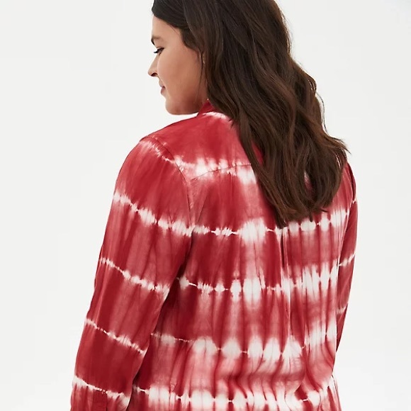 TORRID RED TIE DYE MILLY POCKET BUTTON BLOUSE 1X - Picture 3 of 5